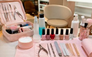 Kit de manicure completo: veja o que comprar, como montar o seu e quais cuidados evitam riscos à saúde