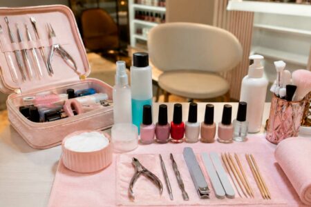 Kit de manicure completo: veja o que comprar, como montar o seu e quais cuidados evitam riscos à saúde
