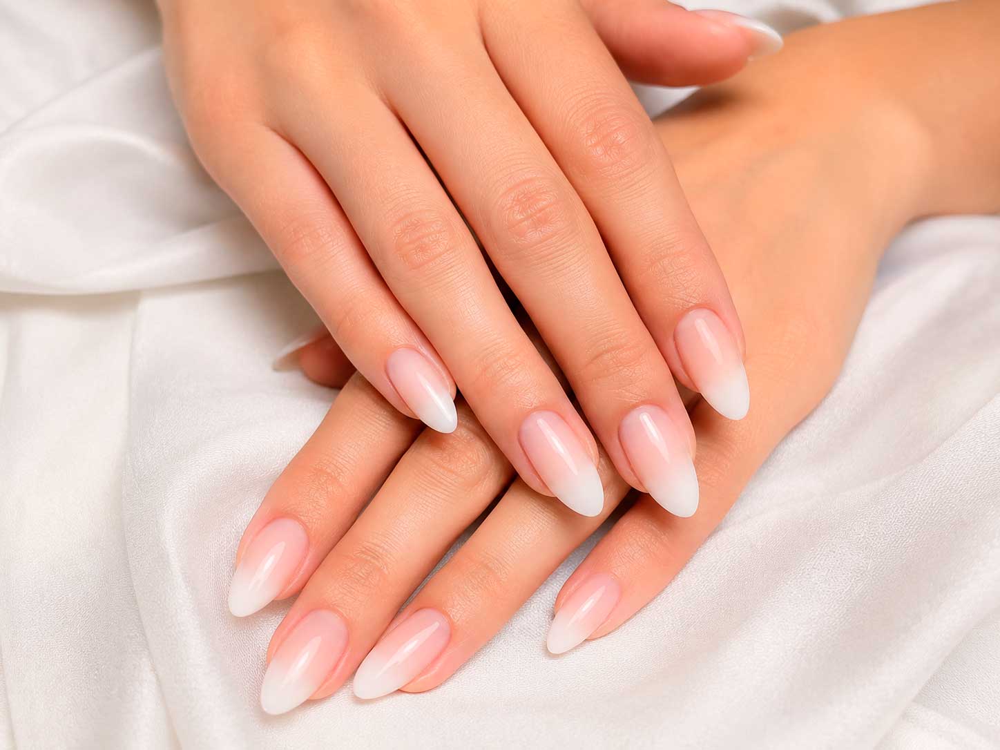 Modelo clássico de Unhas Baby Boomer com efeito degradê suave