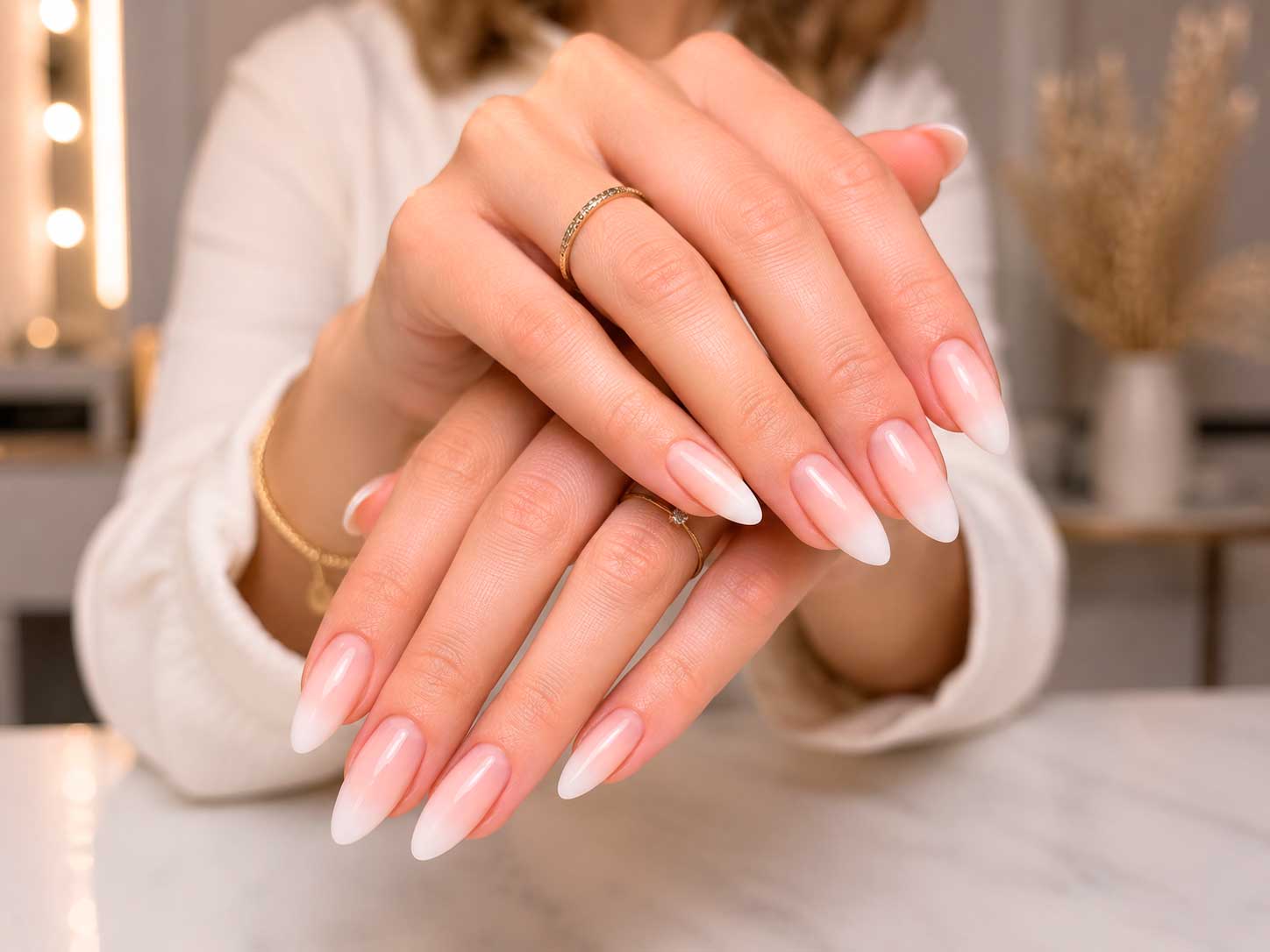 Unhas Baby Boomer almond com acabamento elegante e sofisticado