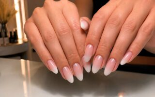 Texto alternativo SEO: Unhas Baby Boomer elegantes com degradê nude rosado e branco leitoso