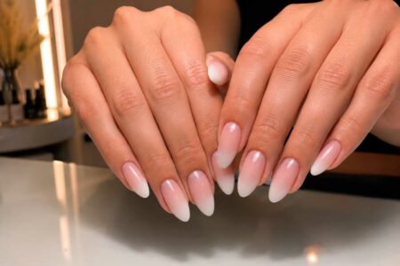 Texto alternativo SEO: Unhas Baby Boomer elegantes com degradê nude rosado e branco leitoso