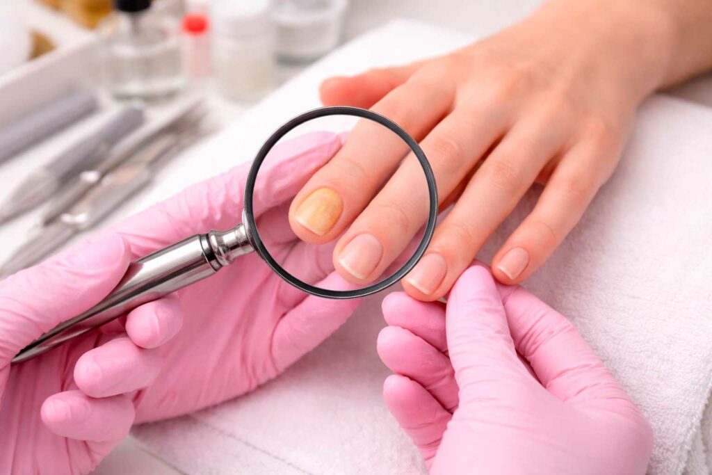 O que a manicure precisa observar antes de iniciar o atendimento