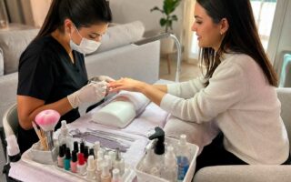 Manicure a domicílio cresce no Brasil: veja vantagens e como contratar com segurança